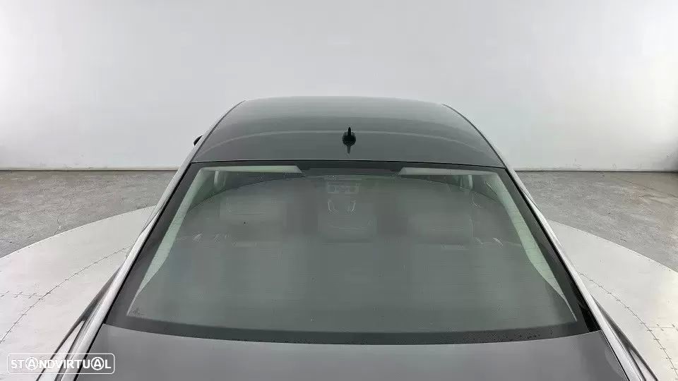 VW Passat 1.6 TDI Highline - 19