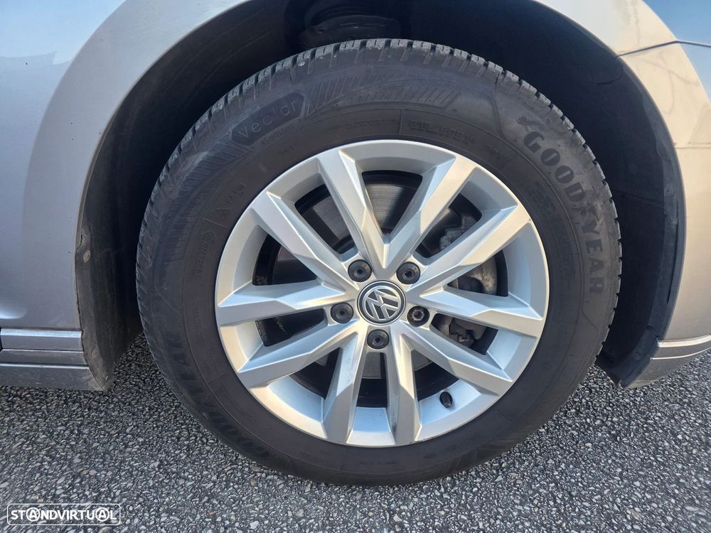 VW Passat Variant 2.0 TDi Highline DSG - 17
