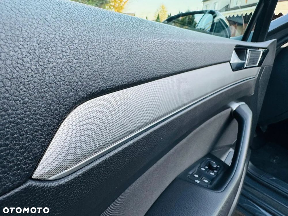 Volkswagen Passat 1.5 TSI EVO Elegance - 30