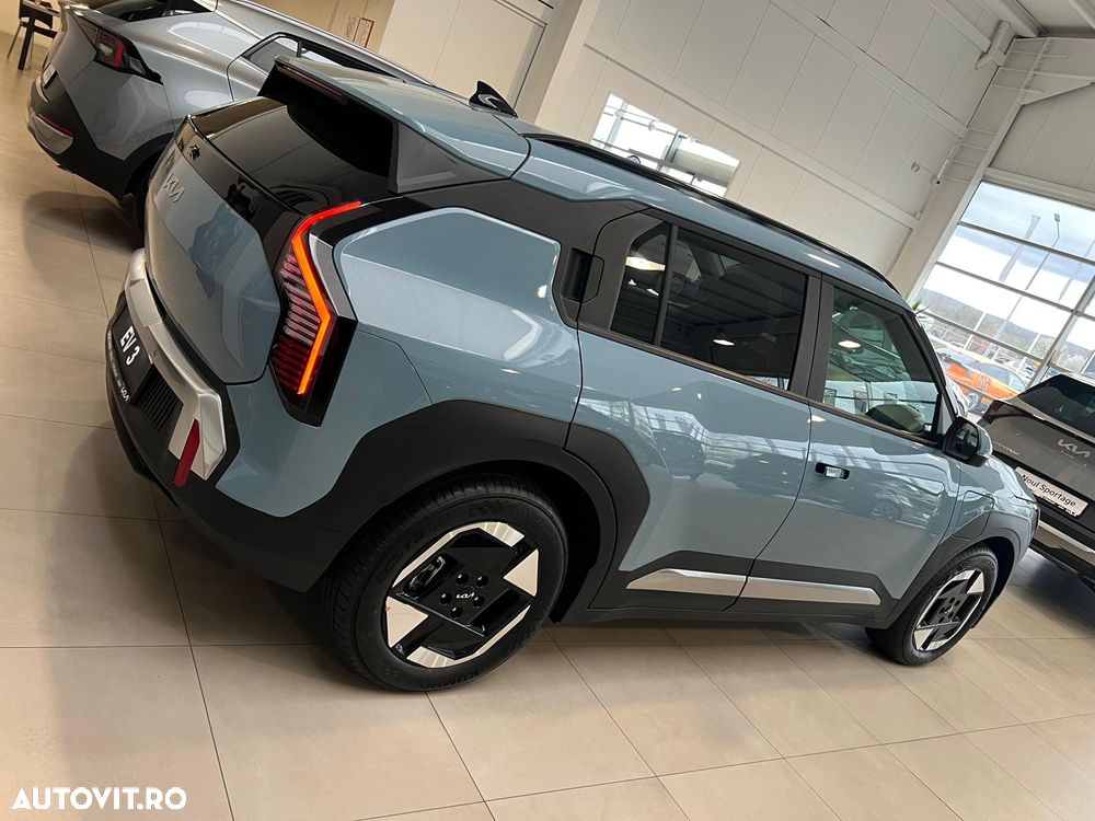 Kia EV3 58.3 kWh 4x2 AT Earth 1 - 9