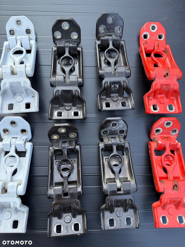 Zawias drzwi tylnych 270 stopni Renault Master III 844009783R - 2