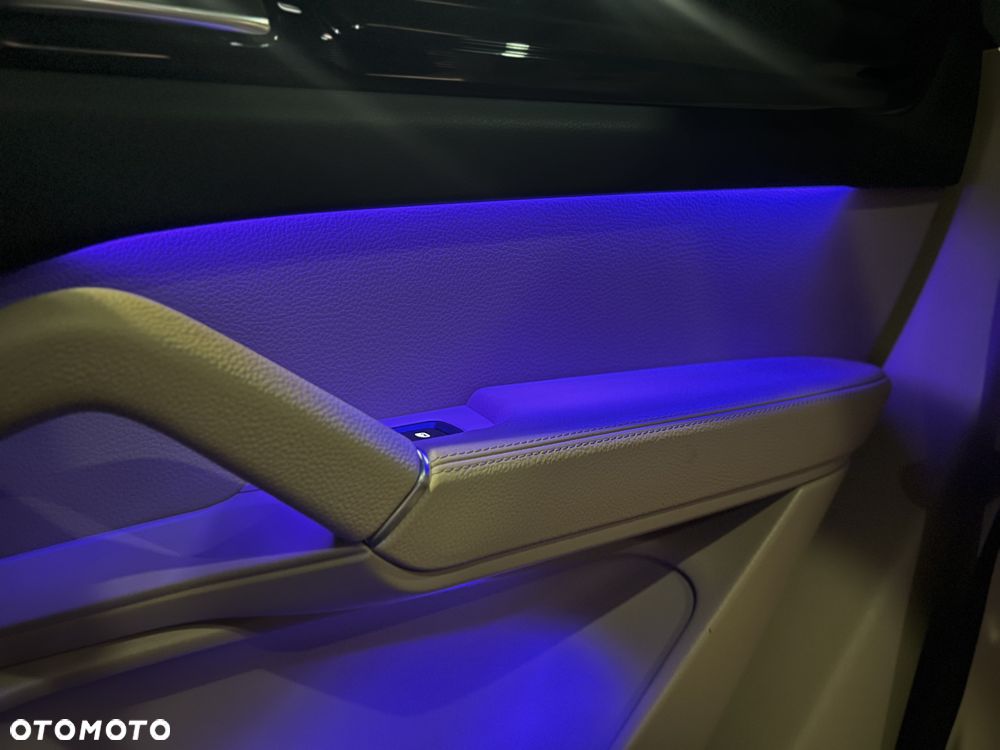 Porsche Cayenne Platinum Edition - 34