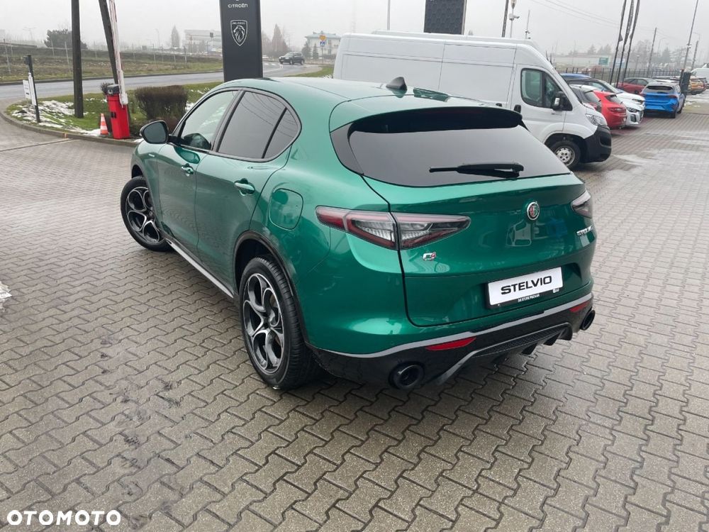 Alfa Romeo Stelvio - 8