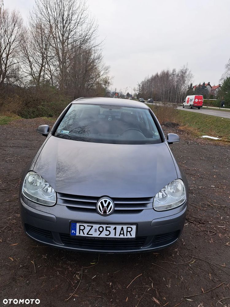 Volkswagen Golf 1.6 FSI Comfortline - 3