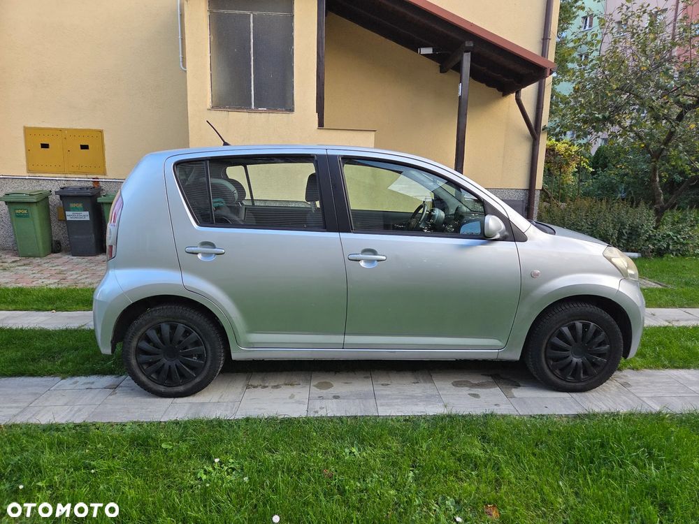 Daihatsu Sirion - 5