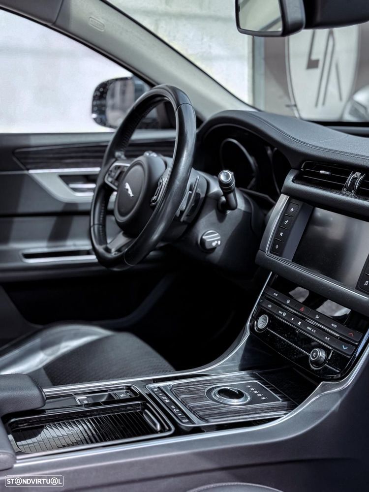 Jaguar XF 3.0 TDV6 Prestige Aut. - 4