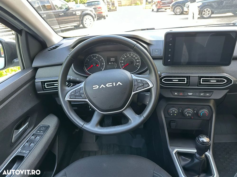 Dacia Logan TCe 90 Essential - 11