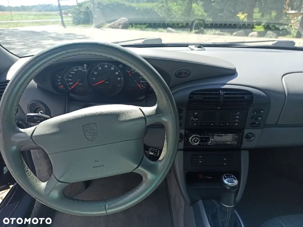 Porsche 911 Carrera - 8