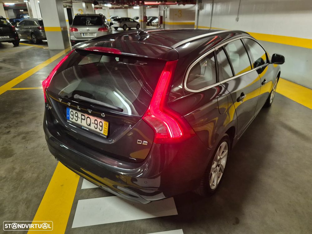 Volvo V60 1.6 D2 Momentum Eco - 12