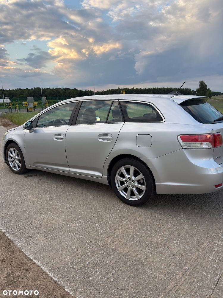 Toyota Avensis - 6