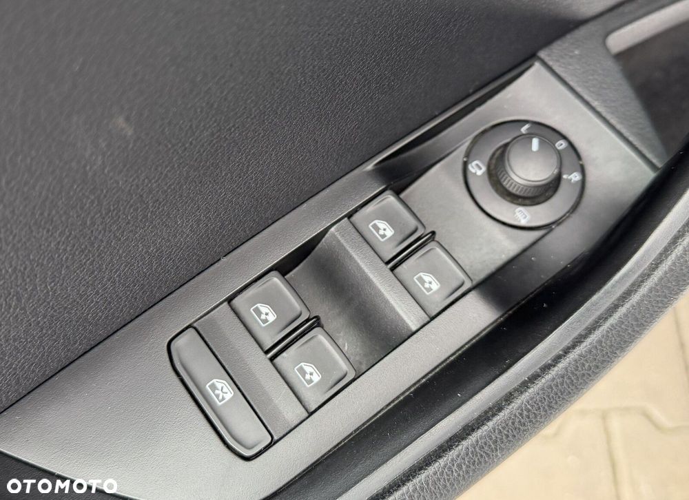 Skoda Superb 2.0 TDI SCR Ambition - 17