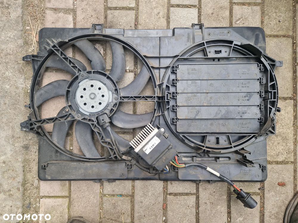 Audi A4 B8 1,8TFSI Wentylator obudowa komplet 8K0121003C - 1