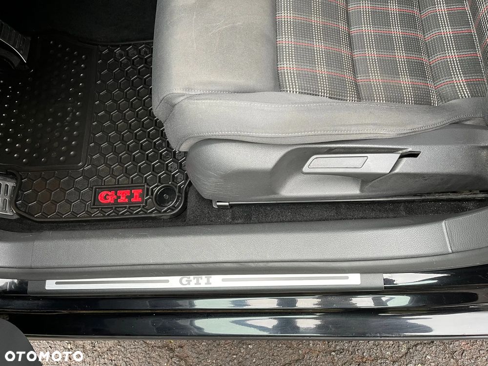Volkswagen Golf 2.0 GTI - 9