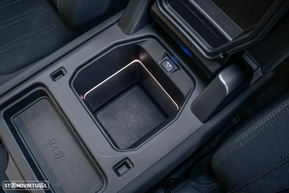 Land Rover Defender - 33