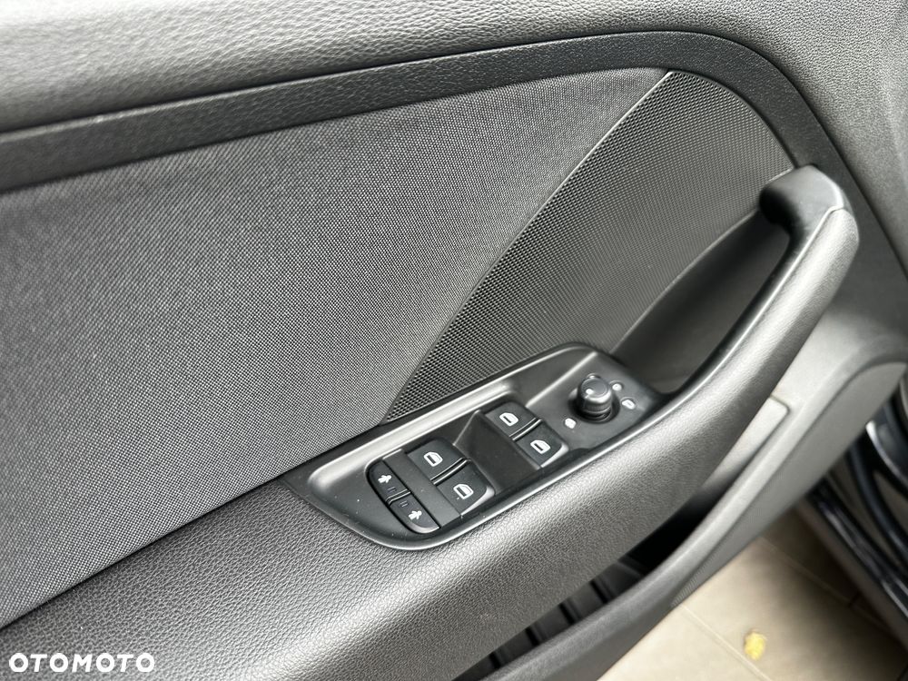 Audi A3 Sportback 1.6 TDI S line Sportpaket - 24