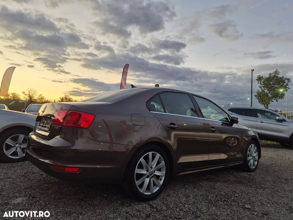 Volkswagen Jetta 1.4 TSI Sportline - 4