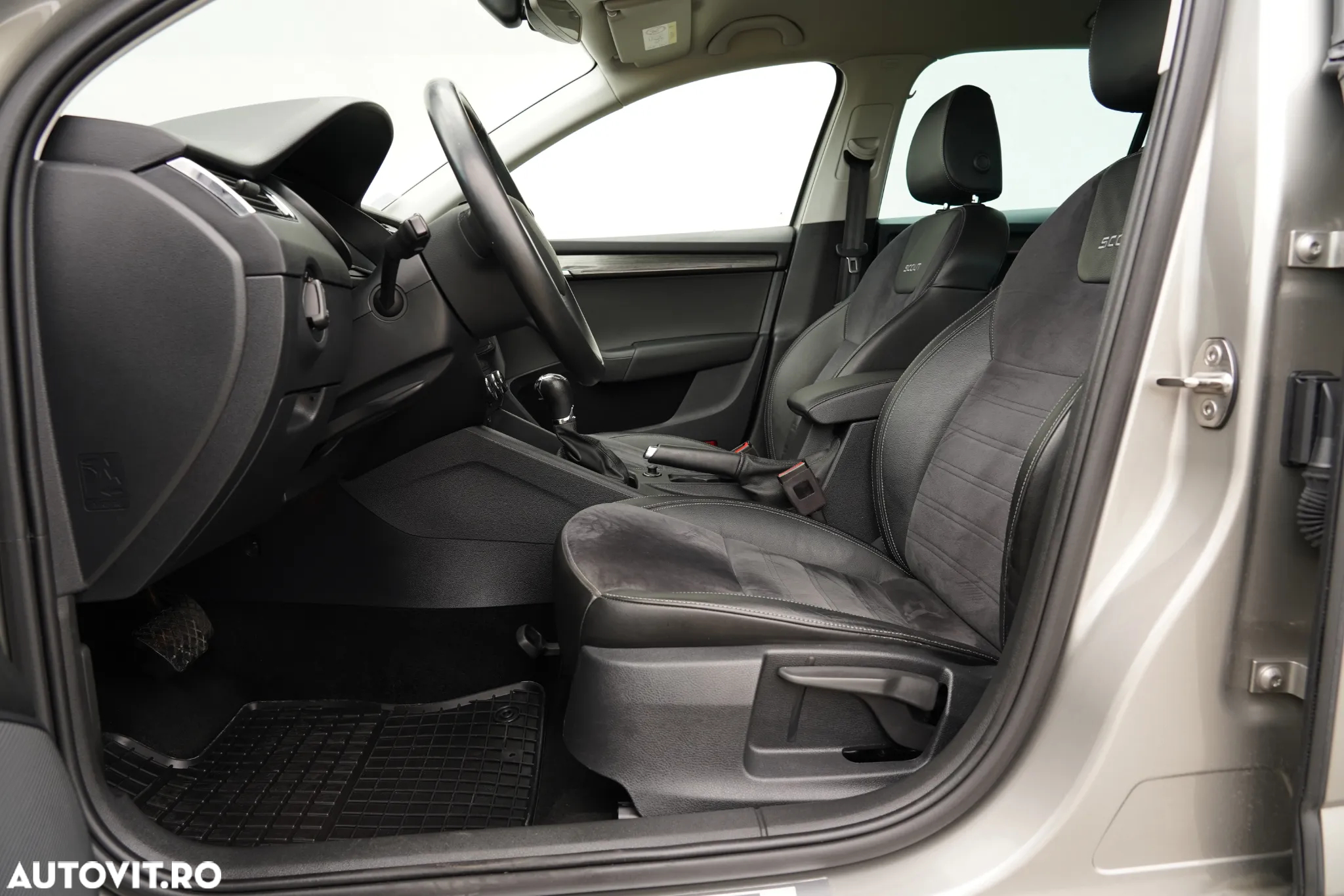 Skoda Octavia Combi 2.0 TDI 4x4 DSG Scout - 15