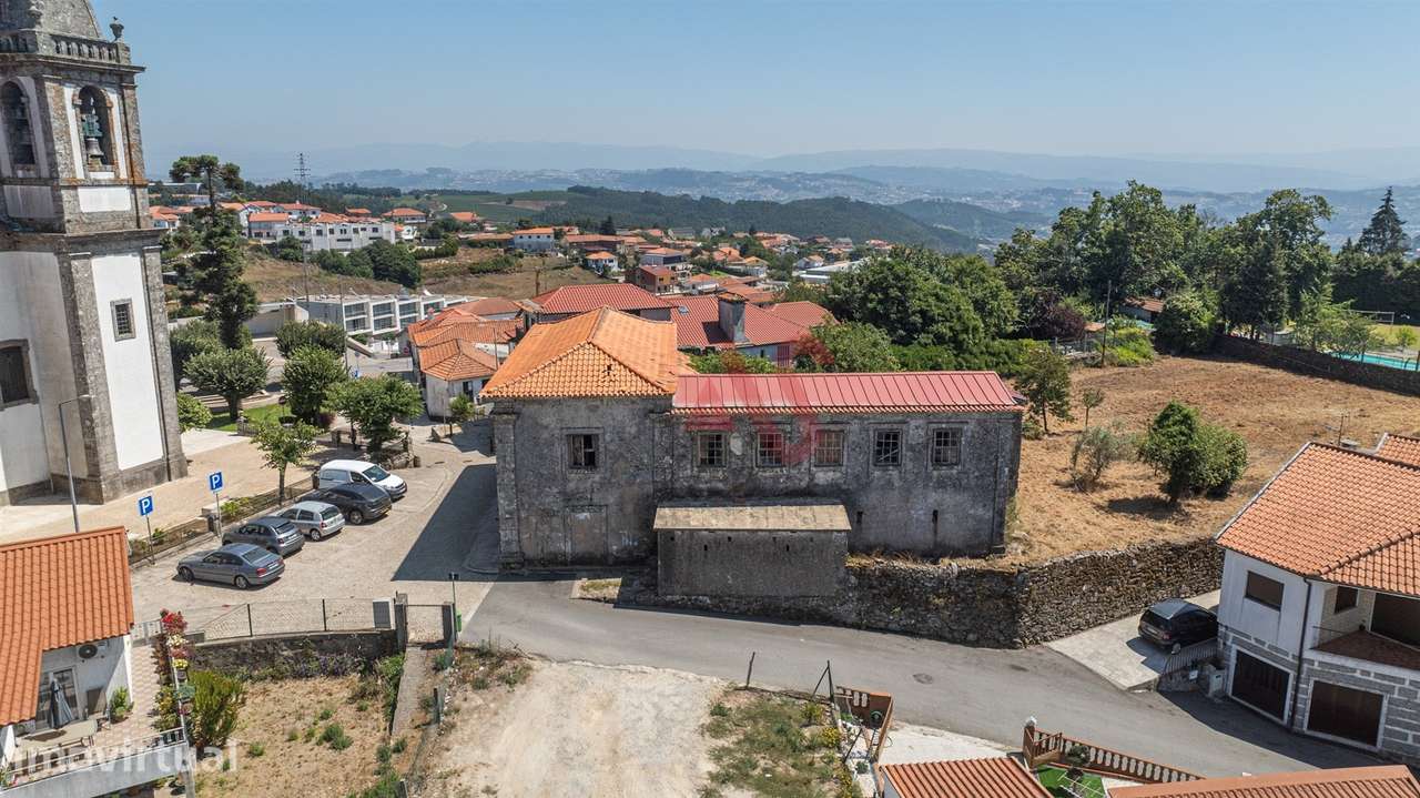 Moradia Centenária Para Recuperação Com Terreno de Construção — NÍVEL - Grande imagem: 5/25