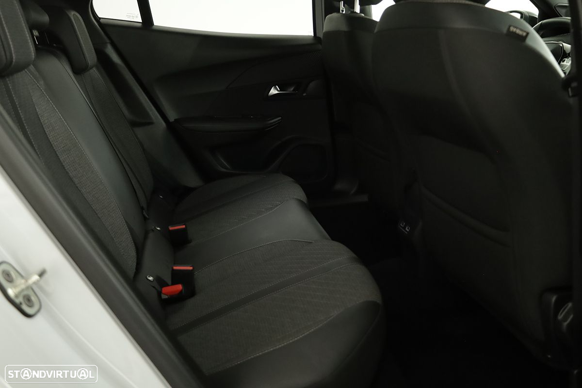 Peugeot 2008 1.2 PureTech Allure EAT8 - 23