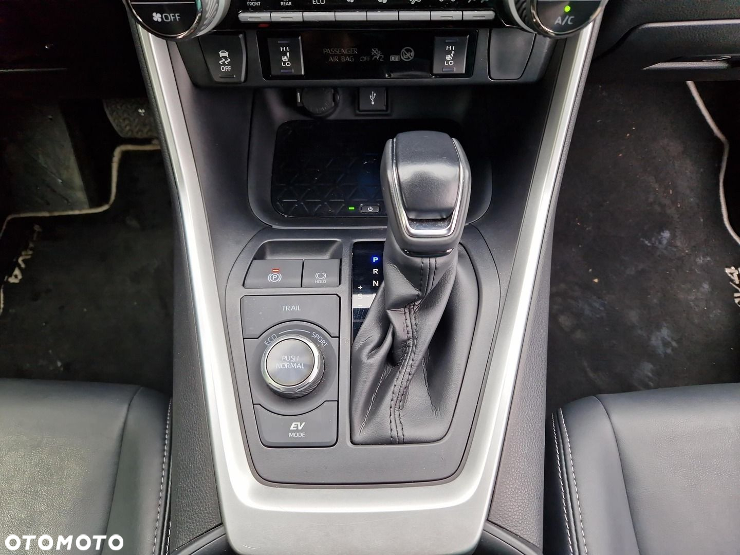 Toyota RAV4 2.5 Hybrid Black Edition by JBL 4x4 - 22