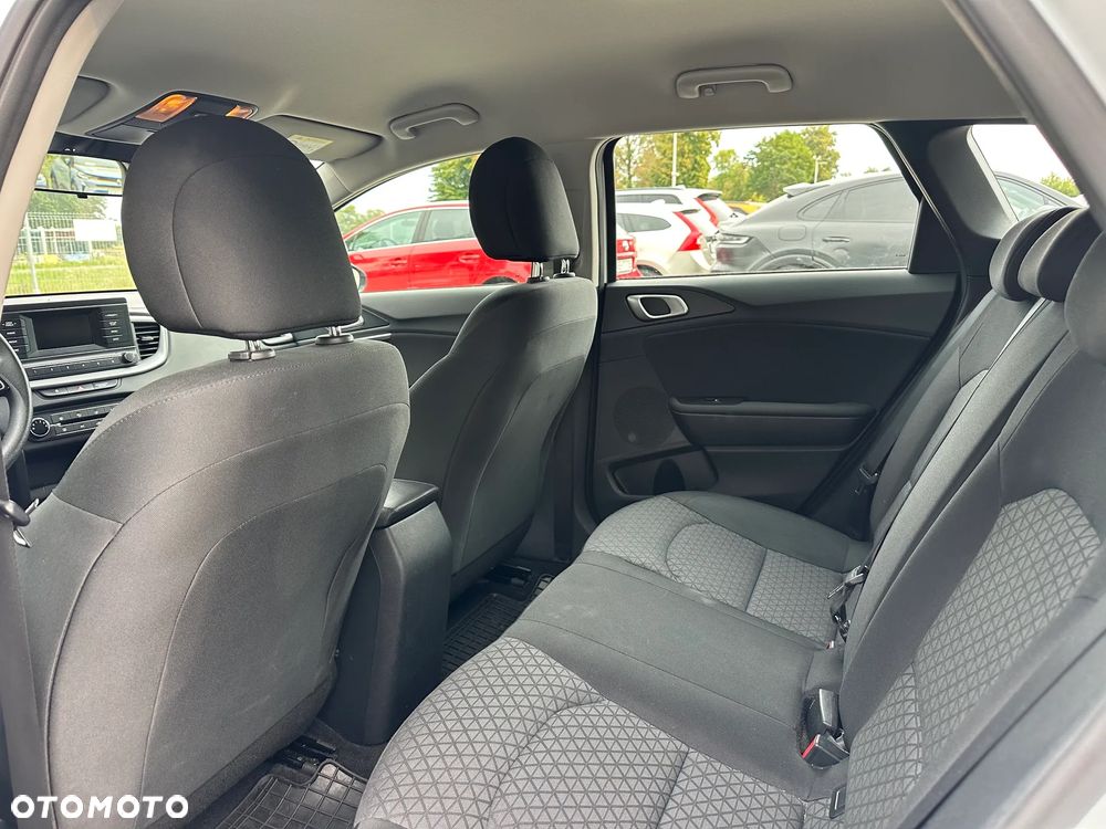 Kia Ceed - 10