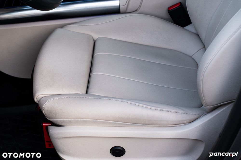 Mercedes-Benz GLA 250e Progressive - 25