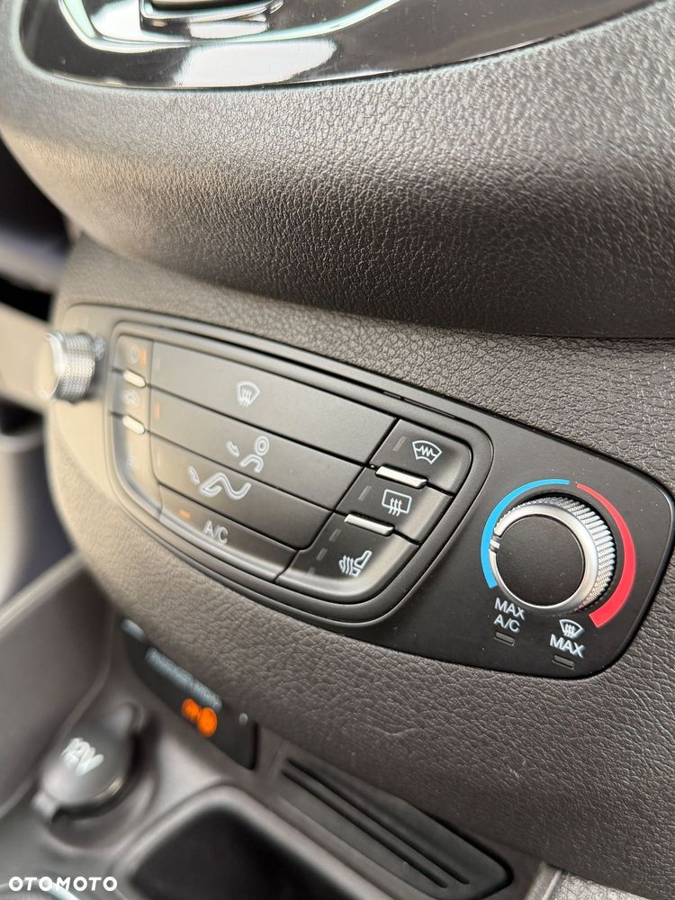 Ford Tourneo Courier 1.0 EcoBoost Titanium - 24