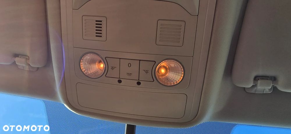 Volkswagen Touran - 34