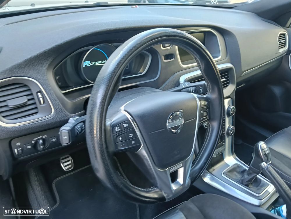 Volvo V40 1.6 D2 R-Design — fotografia 33