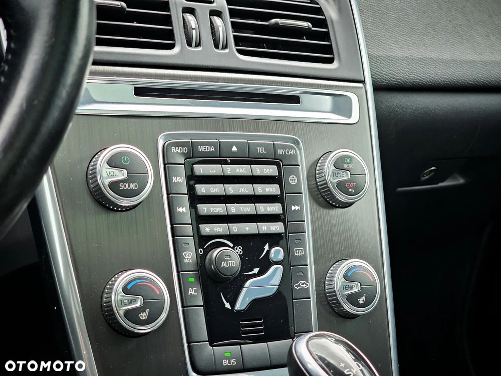 Volvo XC 60 T6 AWD Momentum - 26
