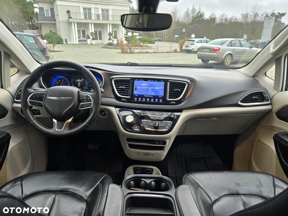 Chrysler Pacifica - 18