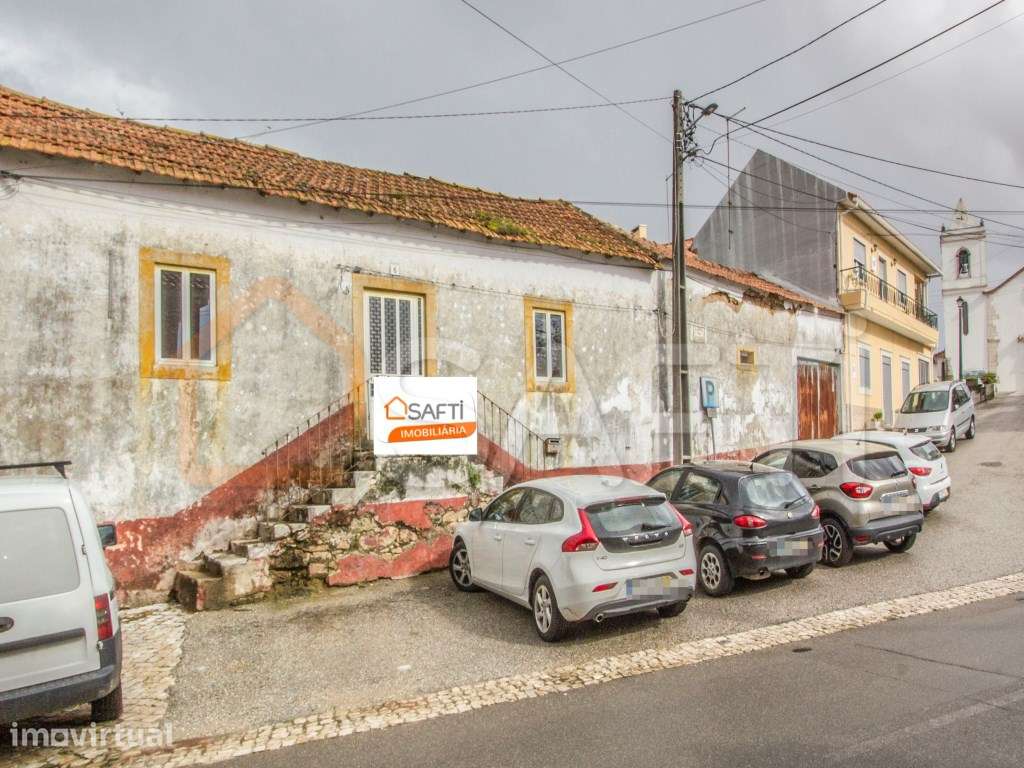 Moradia T3 térrea para recuperar - Grande imagem: 2/7