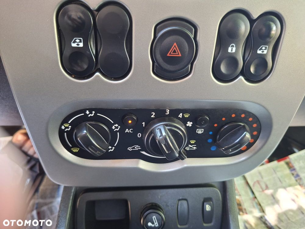 Dacia Duster 1.6 Laureate - 9