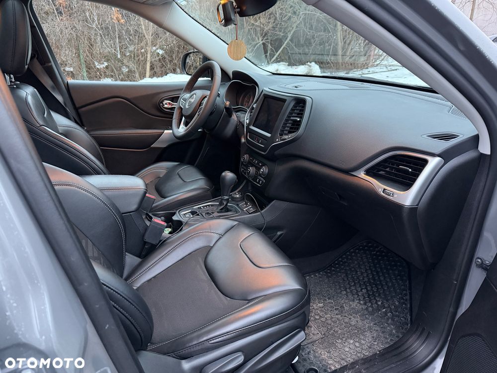 Jeep Cherokee - 11