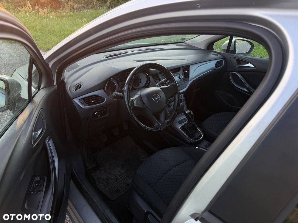 Opel Astra 1.6 CDTI Essentia - 9
