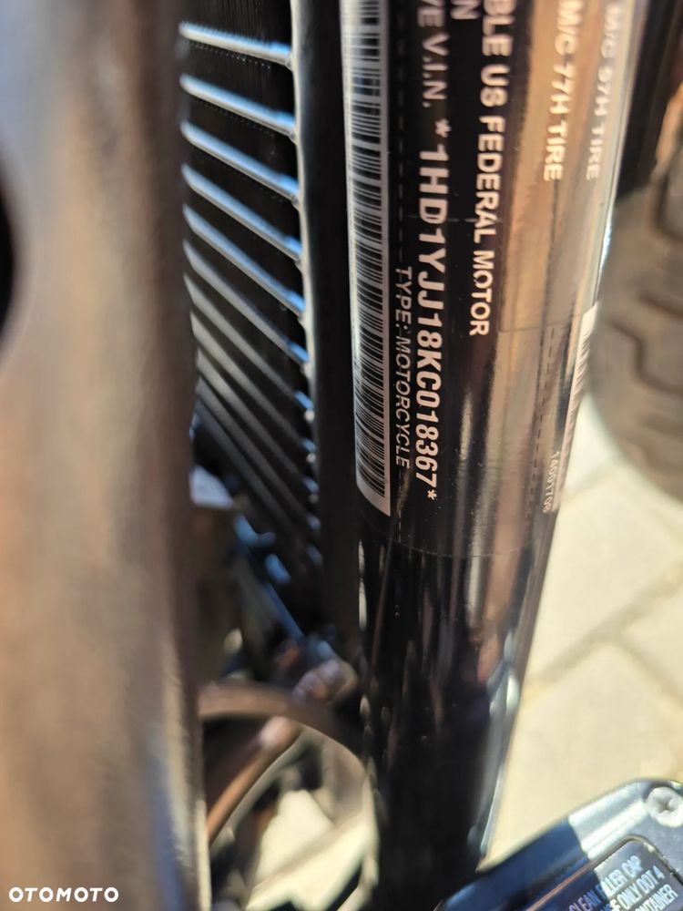 Harley-Davidson Softail Street Bob - 3