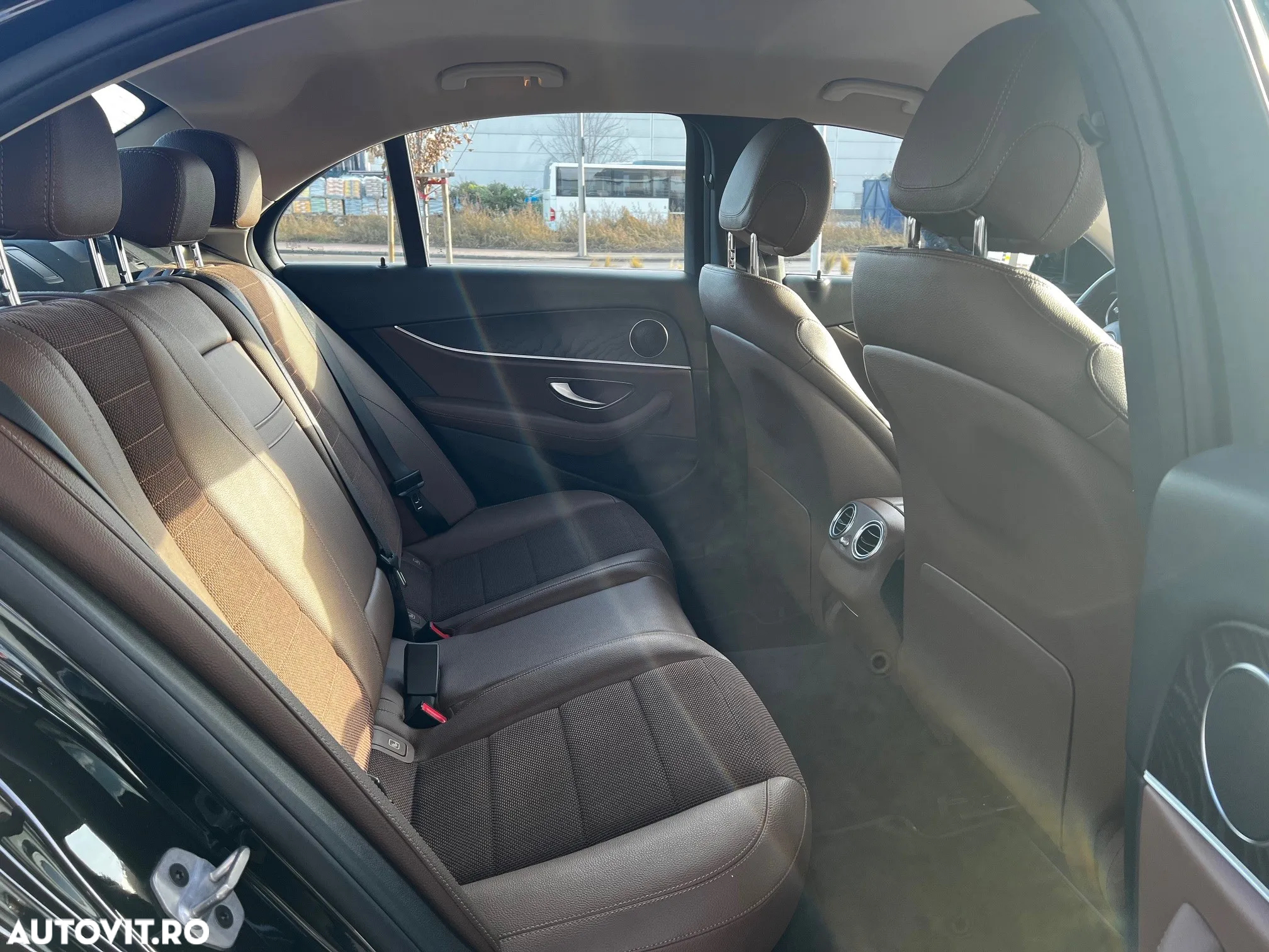 Mercedes-Benz E 220 d 4MATIC Aut. - 11