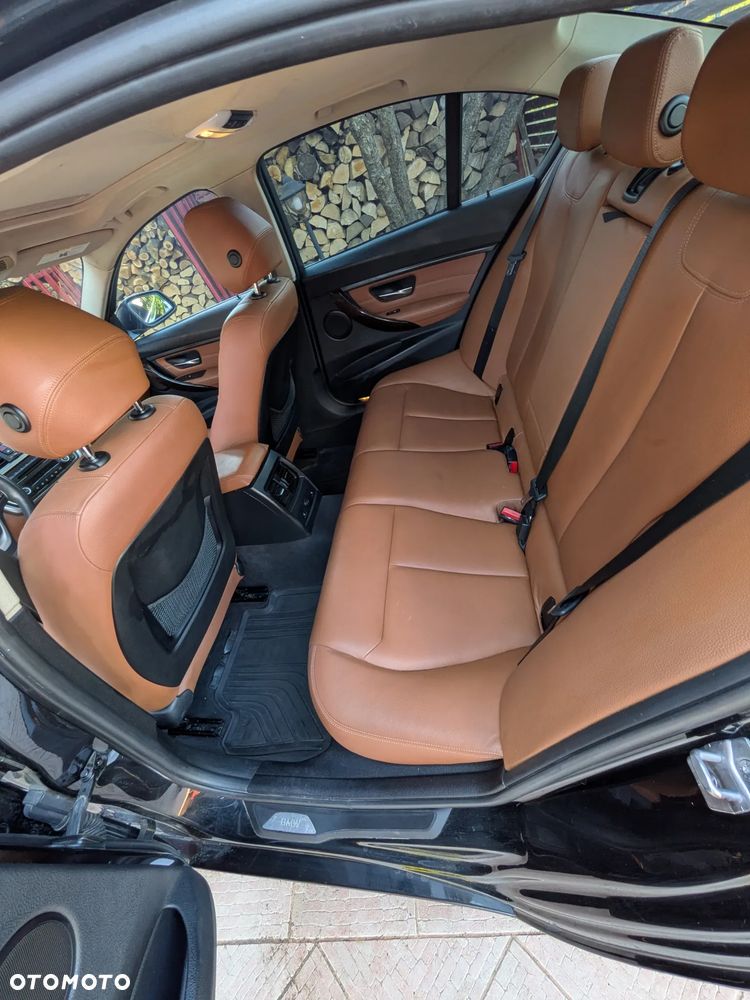 BMW Seria 3 328i Luxury Line - 31
