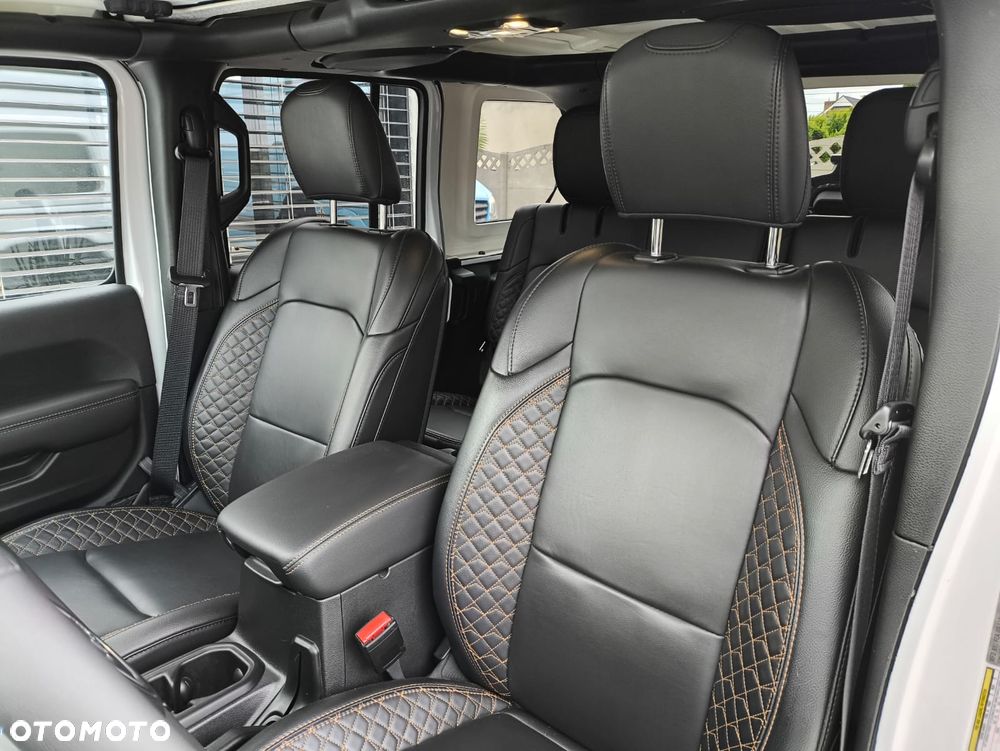 Jeep Wrangler - 15