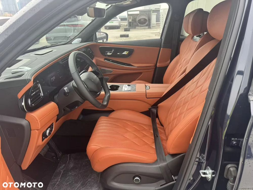 Lincoln Town Car - 14