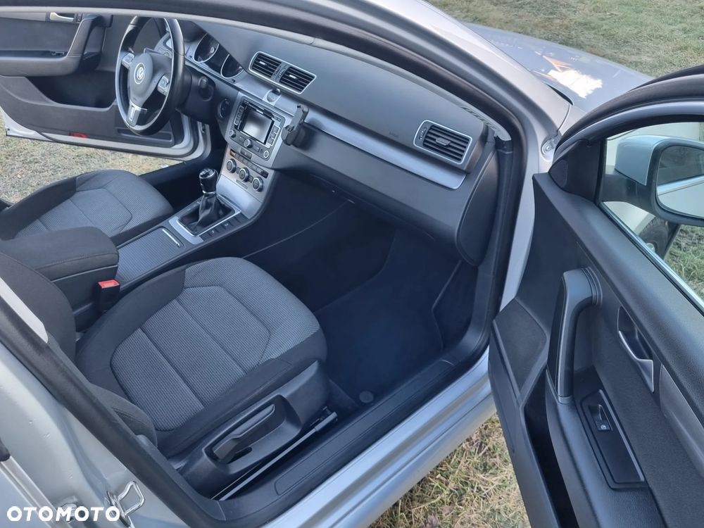 Volkswagen Passat - 10