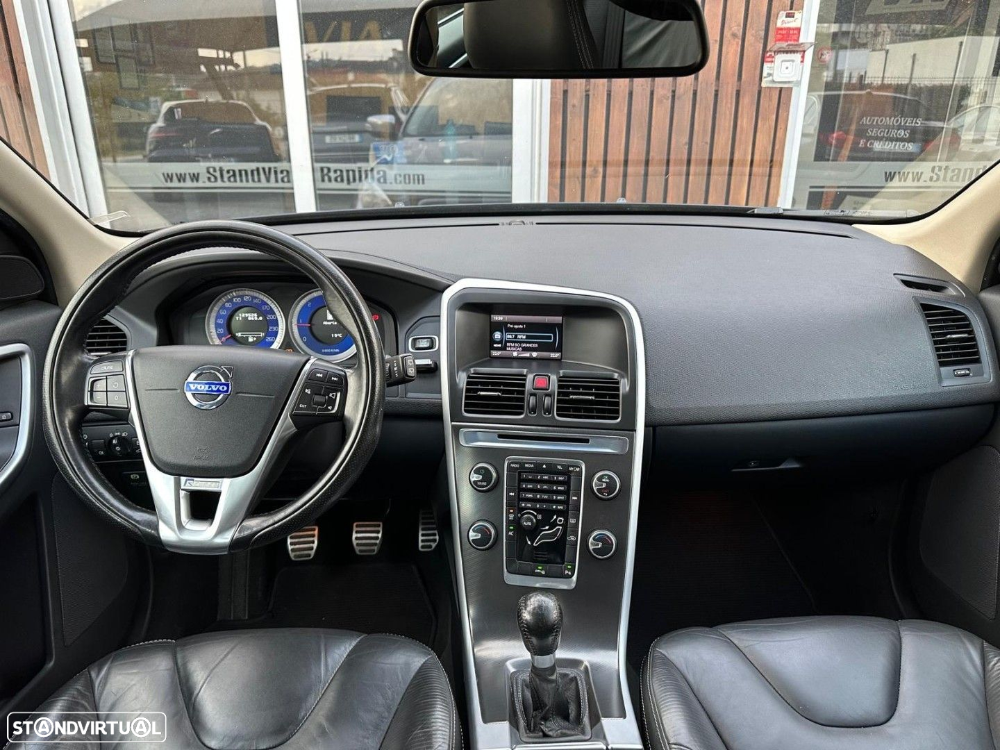 Volvo XC 60 2.0 D3 Drive R-Design - 24