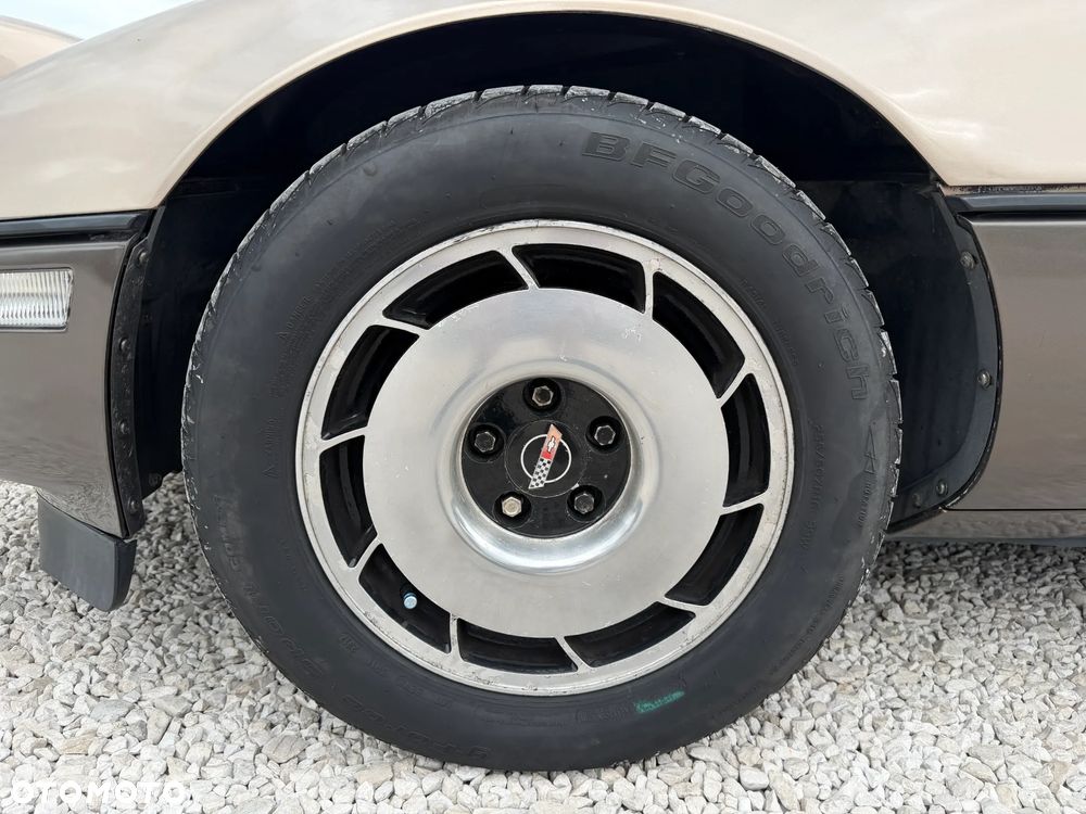 Chevrolet Corvette - 25