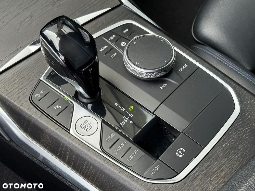 BMW Seria 3 318d Sport Line Shadow - 25