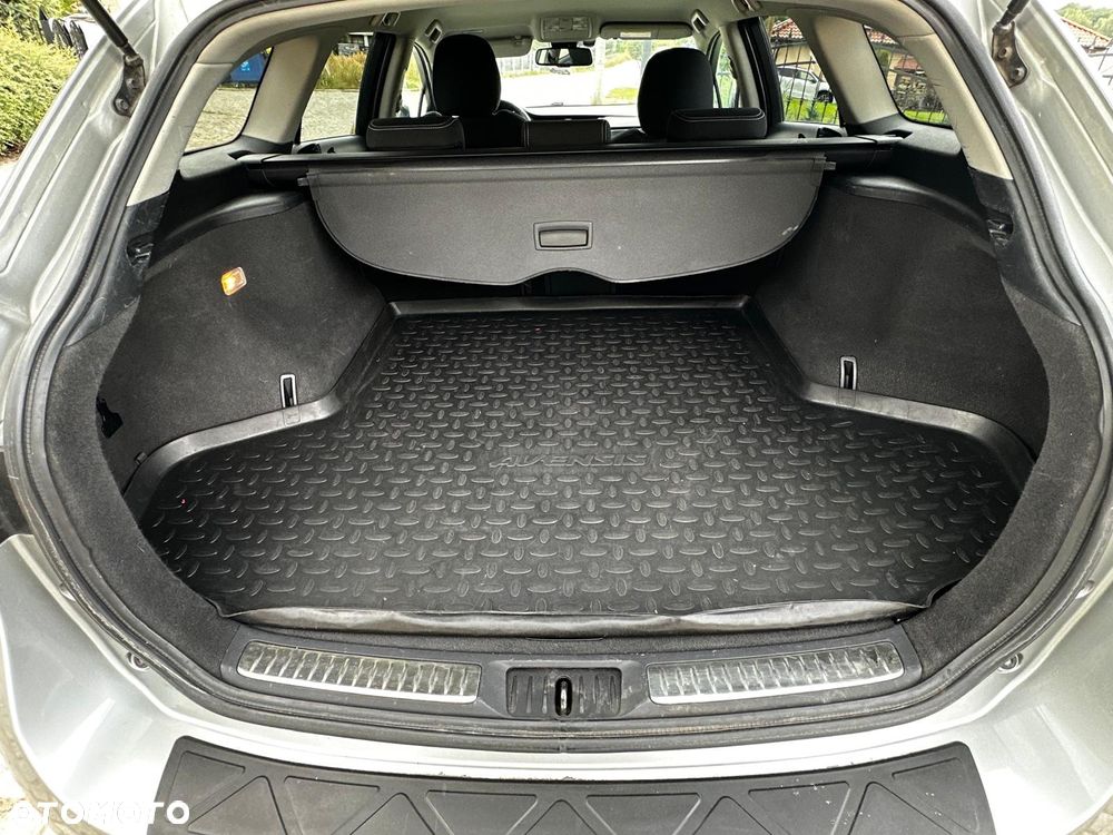 Toyota Avensis 1.8 Prestige MS - 16