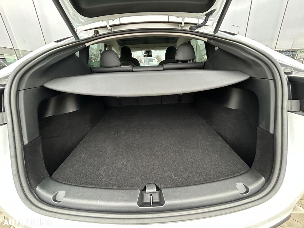 Tesla Model Y Long Range Dual Motor AWD - 20