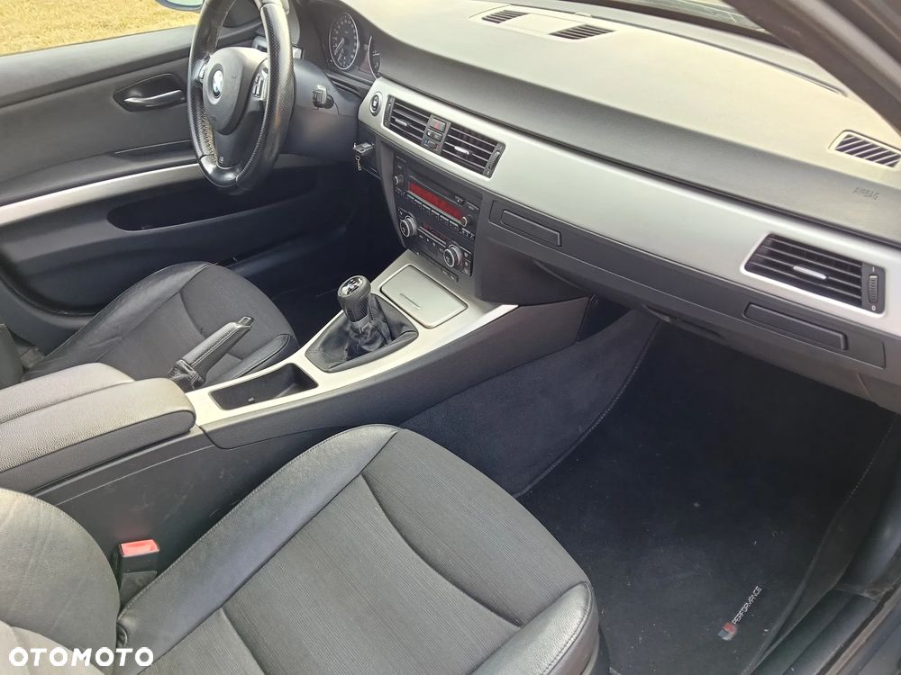 BMW Seria 3 320i - 10