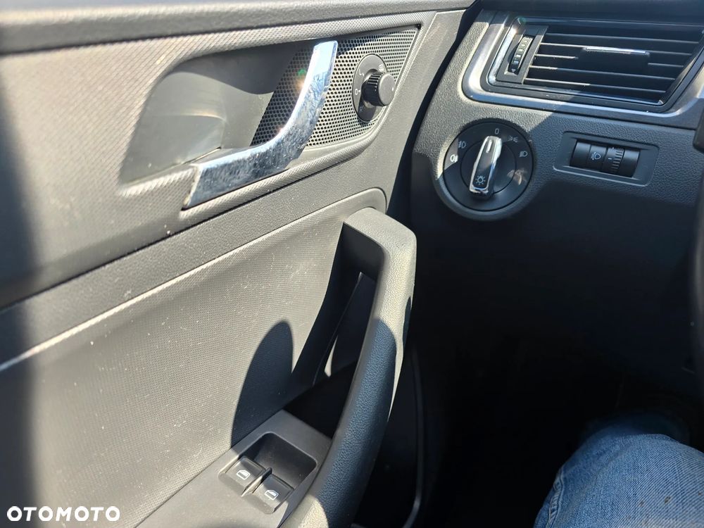 Skoda RAPID 1.2 TSI Ambition - 11