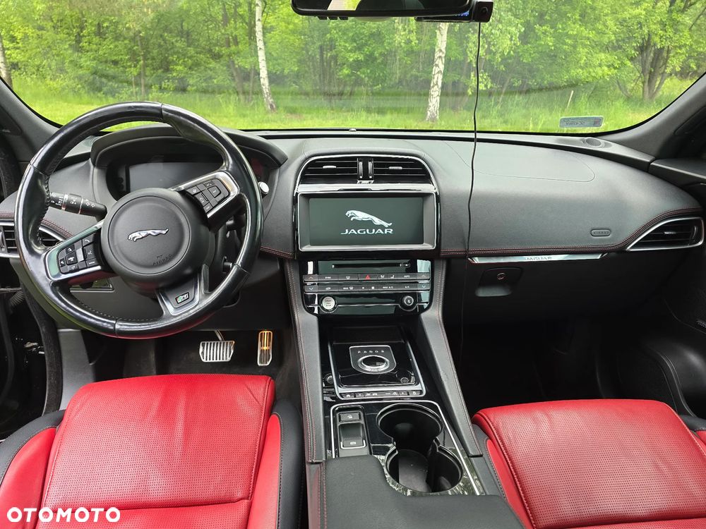 Jaguar F-Pace 3.0 V6 AWD R-Sport - 6