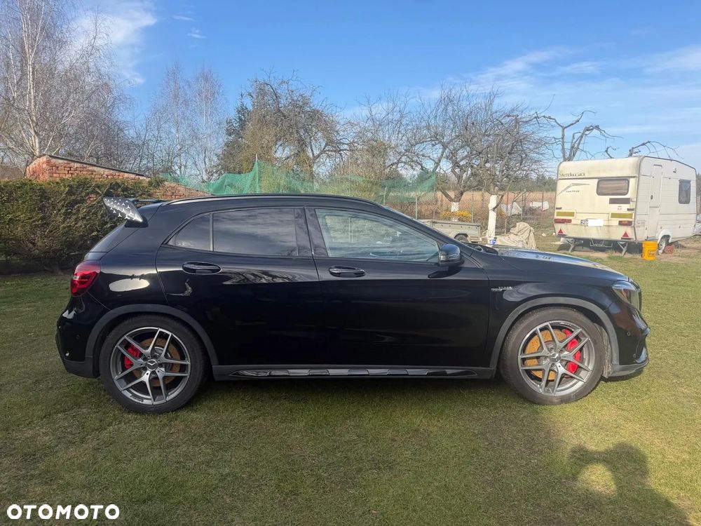 Mercedes-Benz GLA - 4